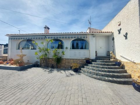 Villa For sale in Alfaz del Pi